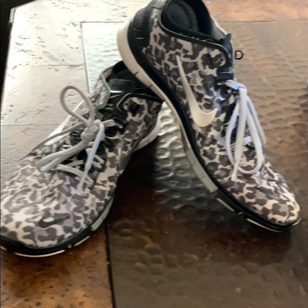 Nike cheetah print cross training shoe